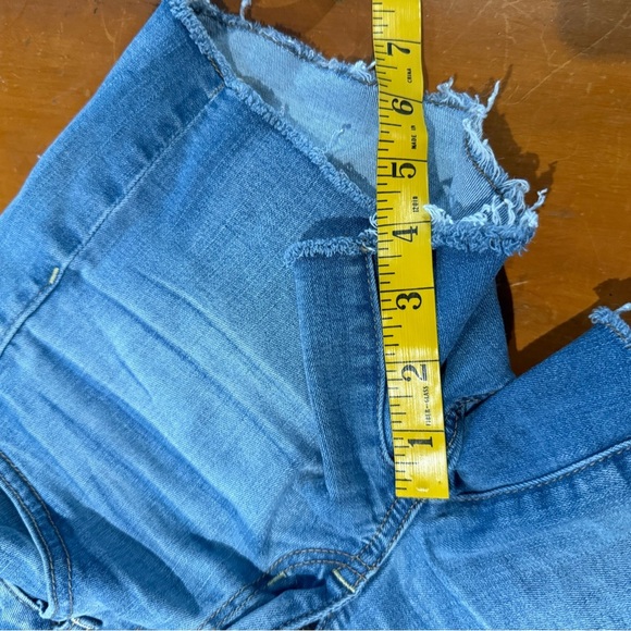 American Eagle Outfitters Light Blue Frayed Jean Shorts - Picture 10 of 10